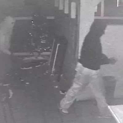 Image: Robbers steal entire ATM from bar