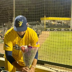 Bananas honor passing of legendary fan Wally Murphy with a touching mid-game tribute