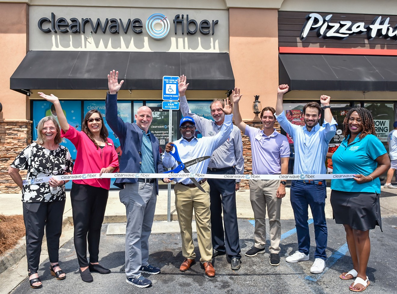 Clearwave Fiber's Hinesville, GA Customer Experience Center Grand Opening Ribbon Cutting