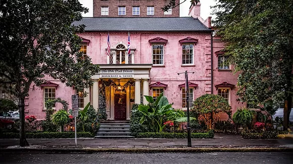 Olde Pink House set to re-open April 8