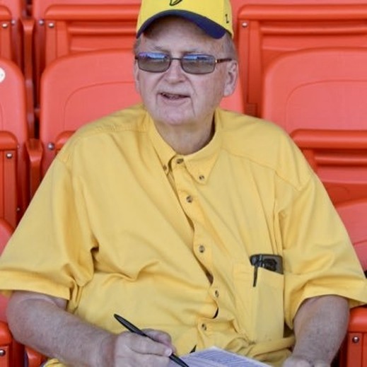 Bananas honor passing of legendary fan Wally Murphy with a touching mid-game tribute (2)