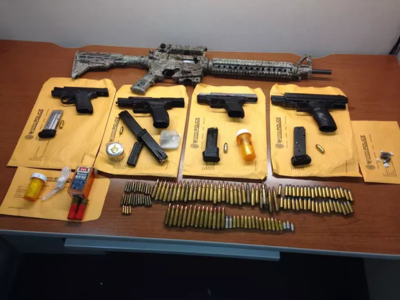 Teens arrested after posing with guns in Daffin Park