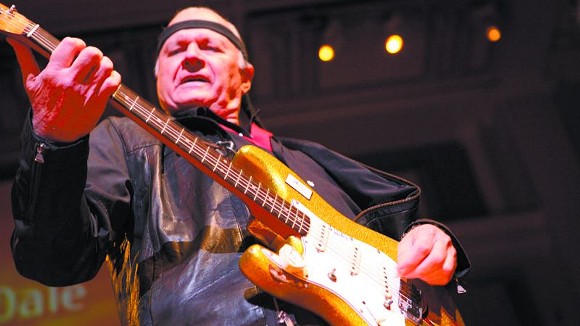 Dick Dale, The Wave Slaves, The Mercers